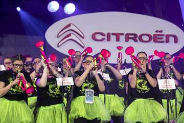 Los nietos de Sary Mánchez abren la final de murgas del Carnaval de 'Una noche en Río' (Foto TA)